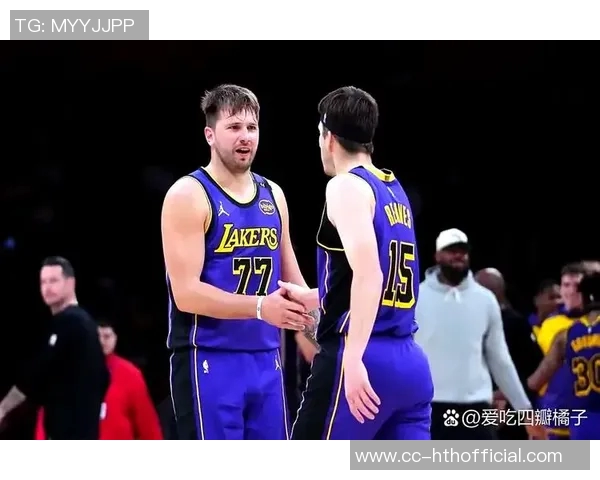 东契奇首秀表现出色15投7中三分球4记斩获25分7篮板4助攻 东契奇首秀表现出色15投7中三分球4记斩获25分7篮板4助攻